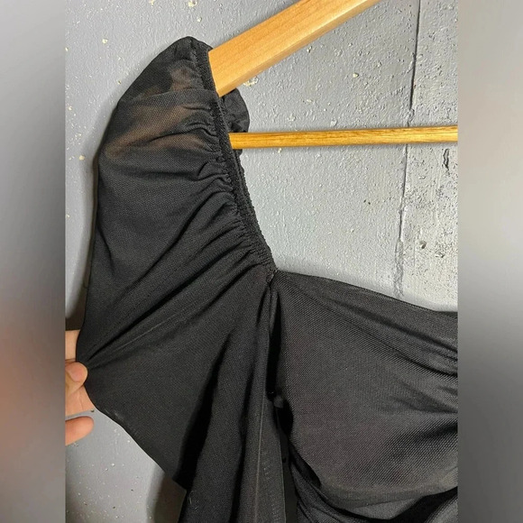 Princess Polly Asher Ruched Long Sleeve Bodysuit.  Size 2 - Picture 6 of 9